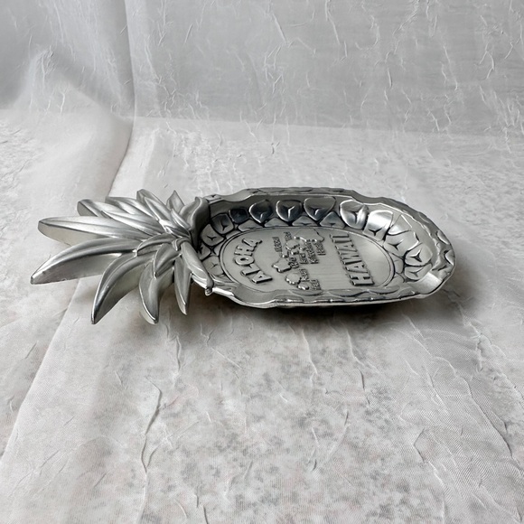 Pineapple Shape Silver Metal Aloha Ashtray w/ State of Hawaii Engraving - Picture 8 of 15